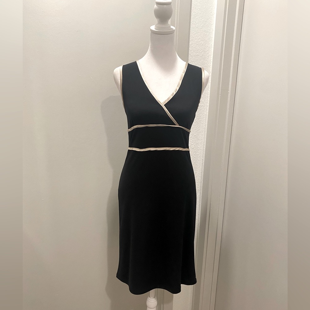 VTG Y2K 90s 2000s Xi Black V-Neck Sleeveless Mid-Length Dress With Cream Lining